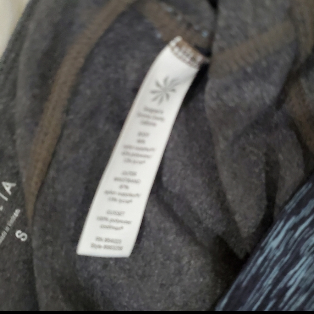 Athleta splits revelation heathered grey capri leggings - Picture 4 of 6